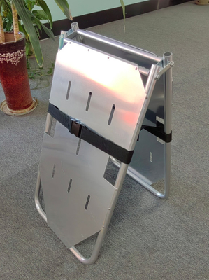 سعر جيد ألومنيوم سبيكة الصلبة لوحة اثنين طيات طيات لنقل المريض خفيفة الوزن مريحة لحمل الانترنت